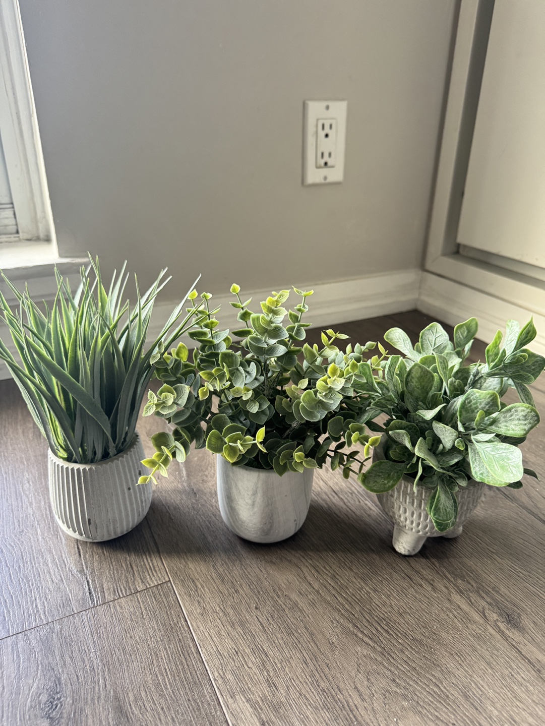 FREE DECORATIVE ITEMS - PICK UP ASAP - photo 4
