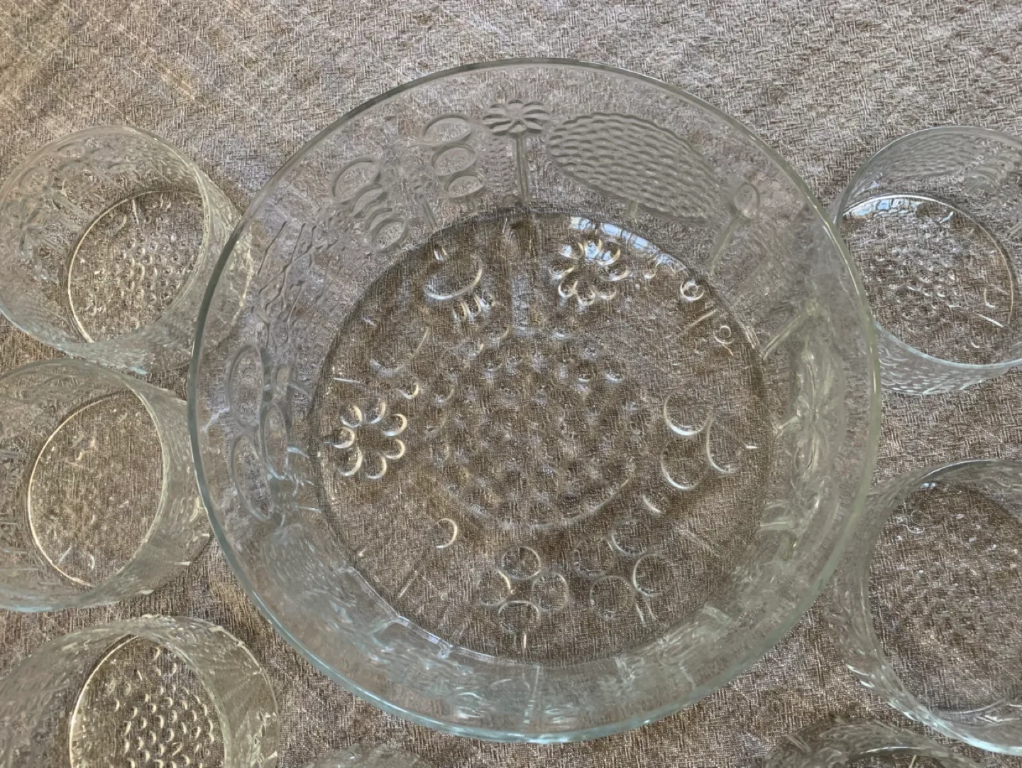 Iittala Flora Salad/Dessert Bowl with 8 Serving Bowls image indicator(7)