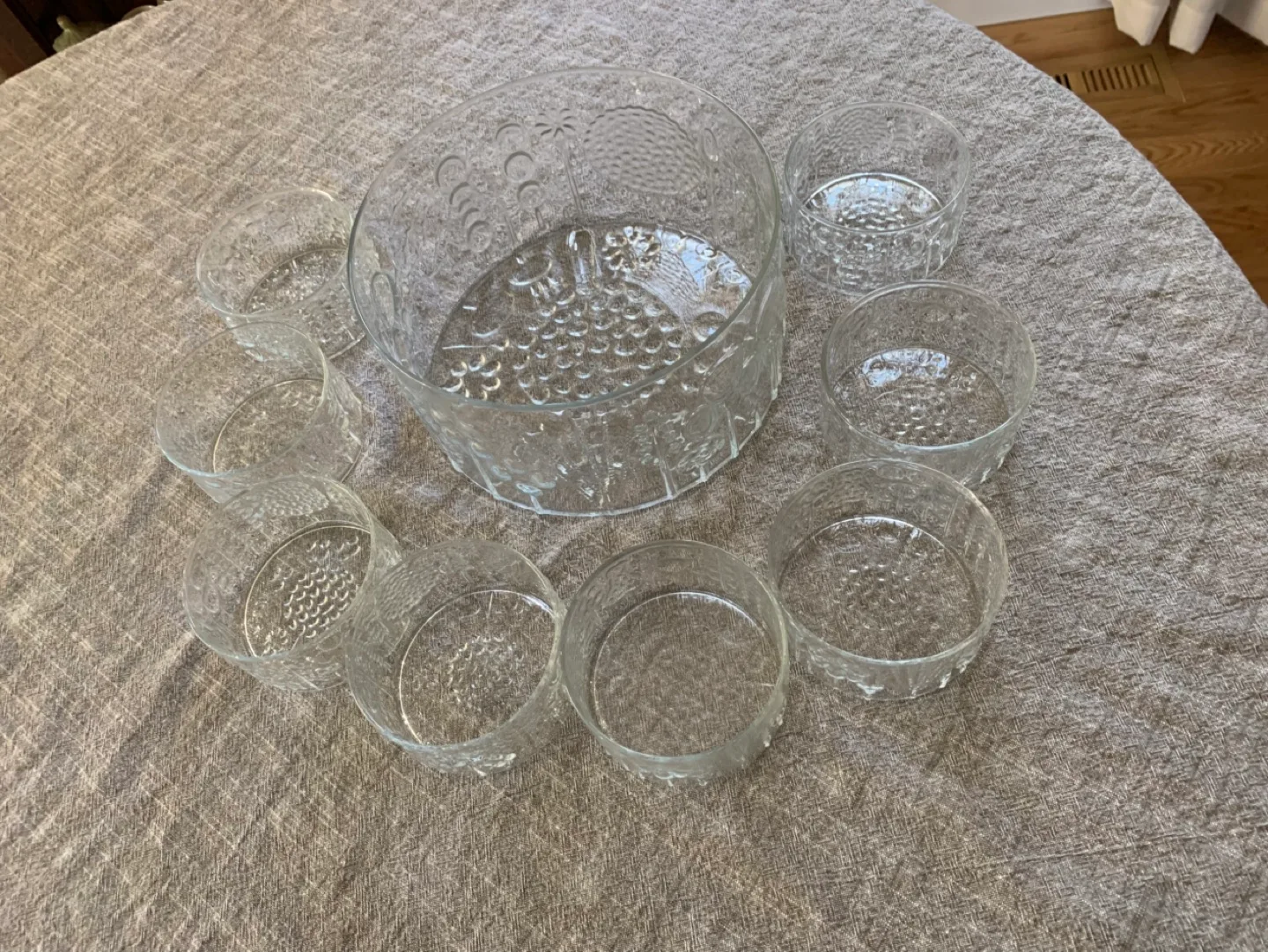 Iittala Flora Salad/Dessert Bowl with 8 Serving Bowls image indicator(8)