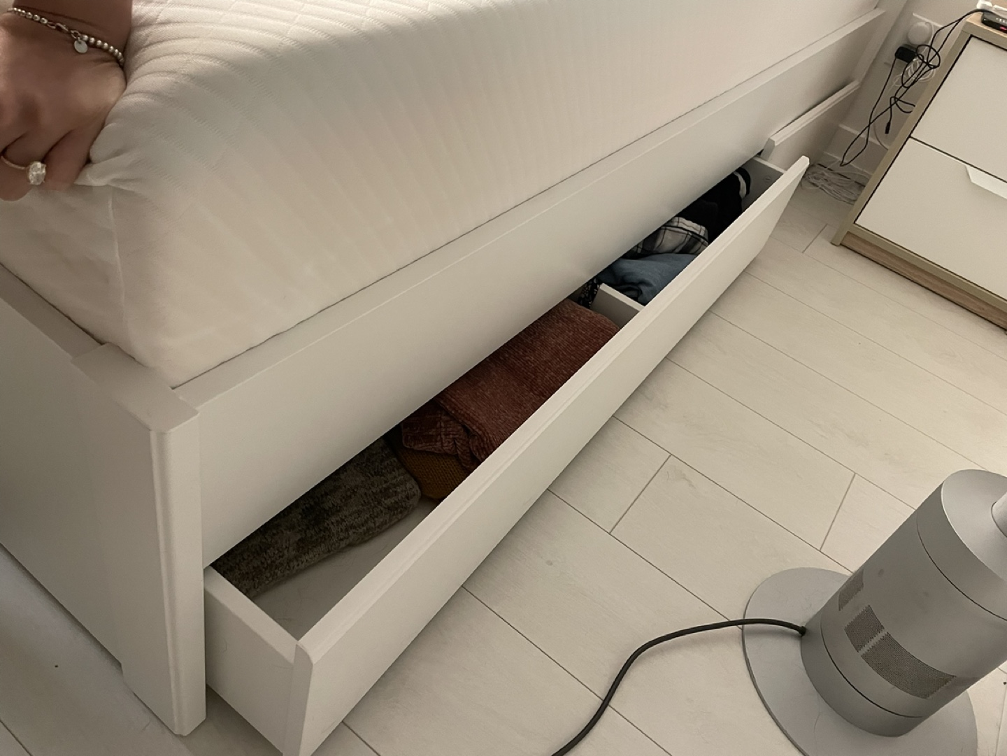 Double Size Bed Frame with 4 spacious Storage drawers - photo 5