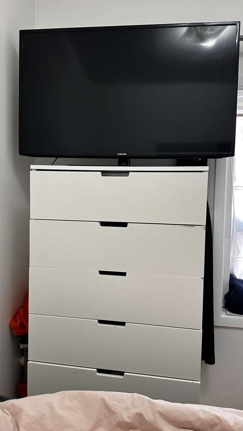 White 6-Drawer Dresser