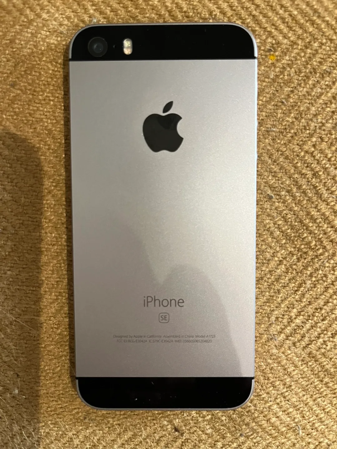 iPhone SE 16GB Space Grey image indicator(2)