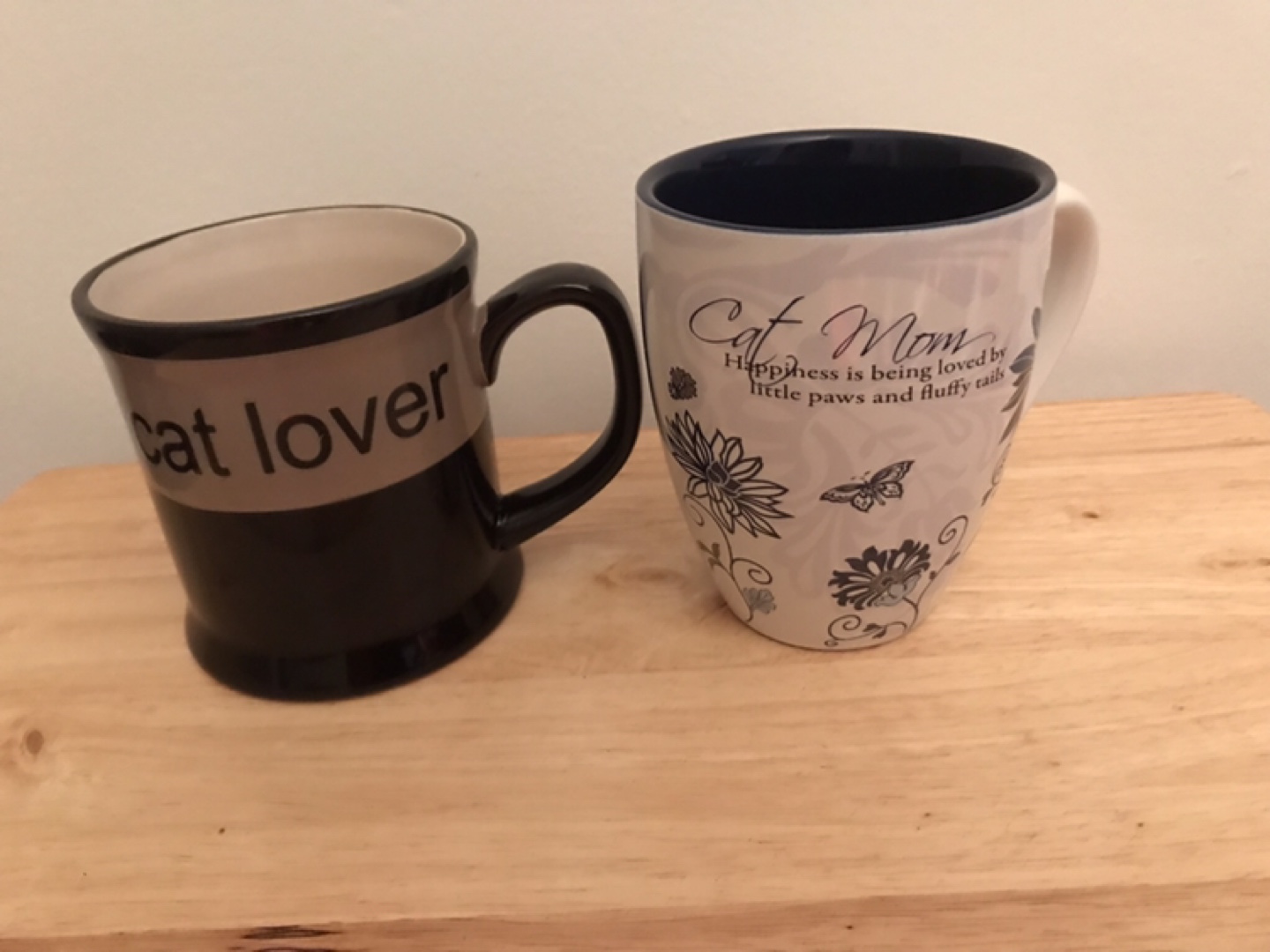 Set of 2 large cat mugs