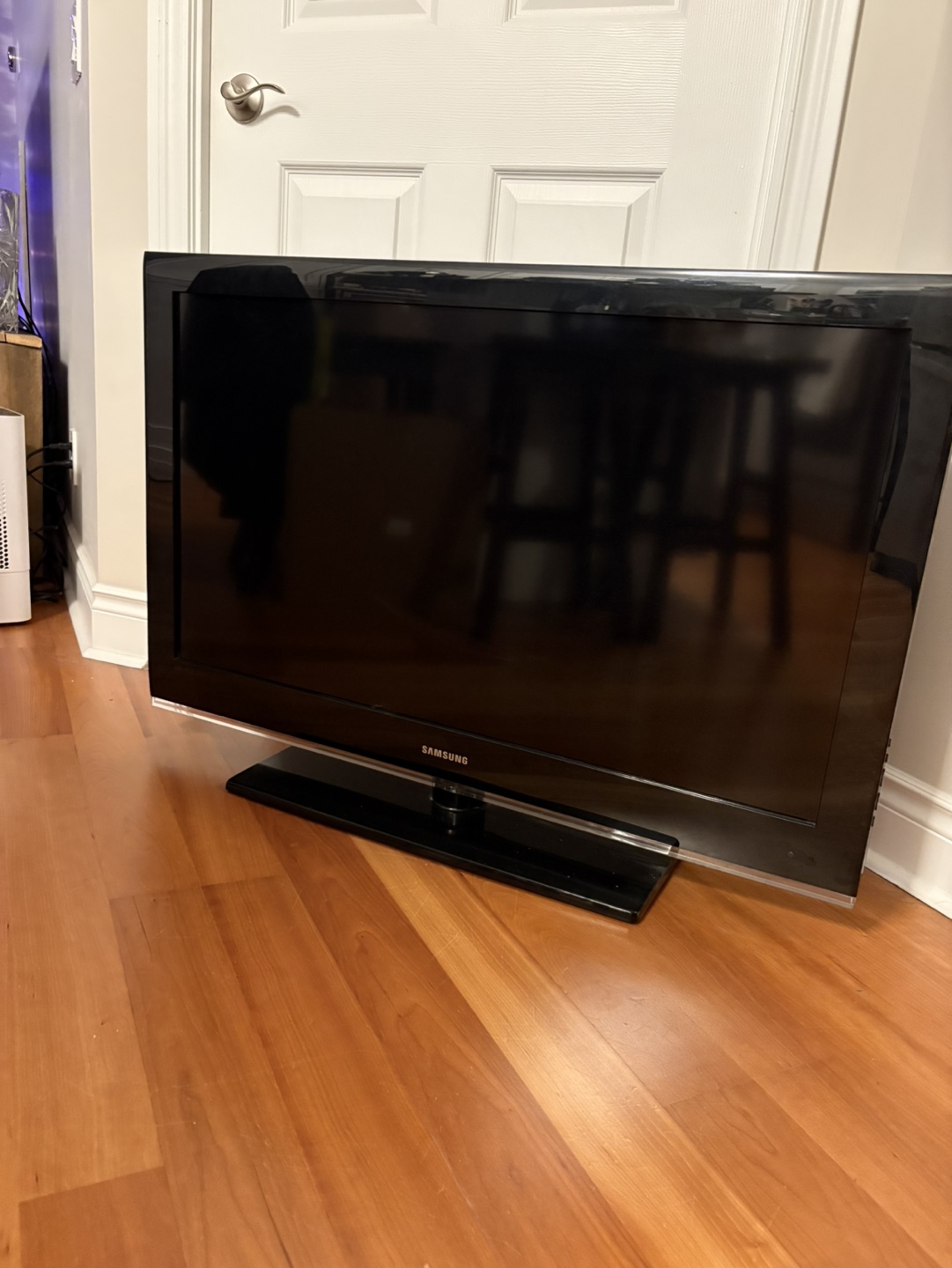 Samsung 40” LCD TV