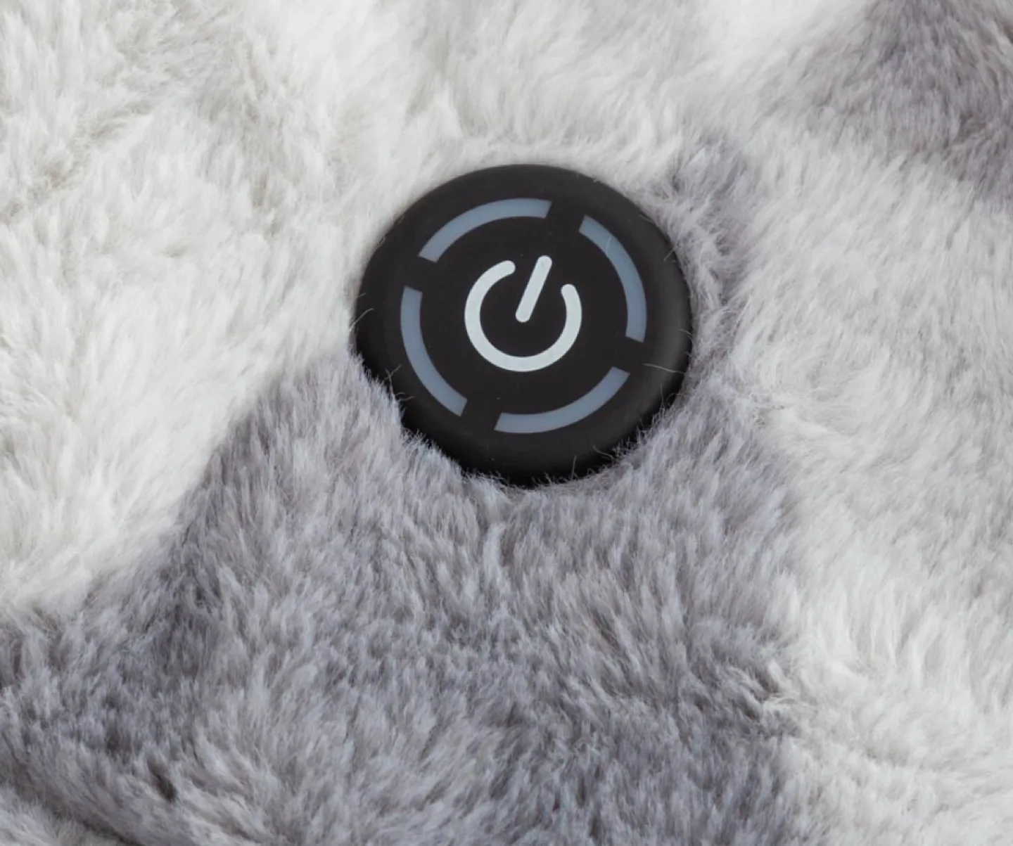 Berkshire Luxe Faux Fur Heated Blanket image indicator(3)