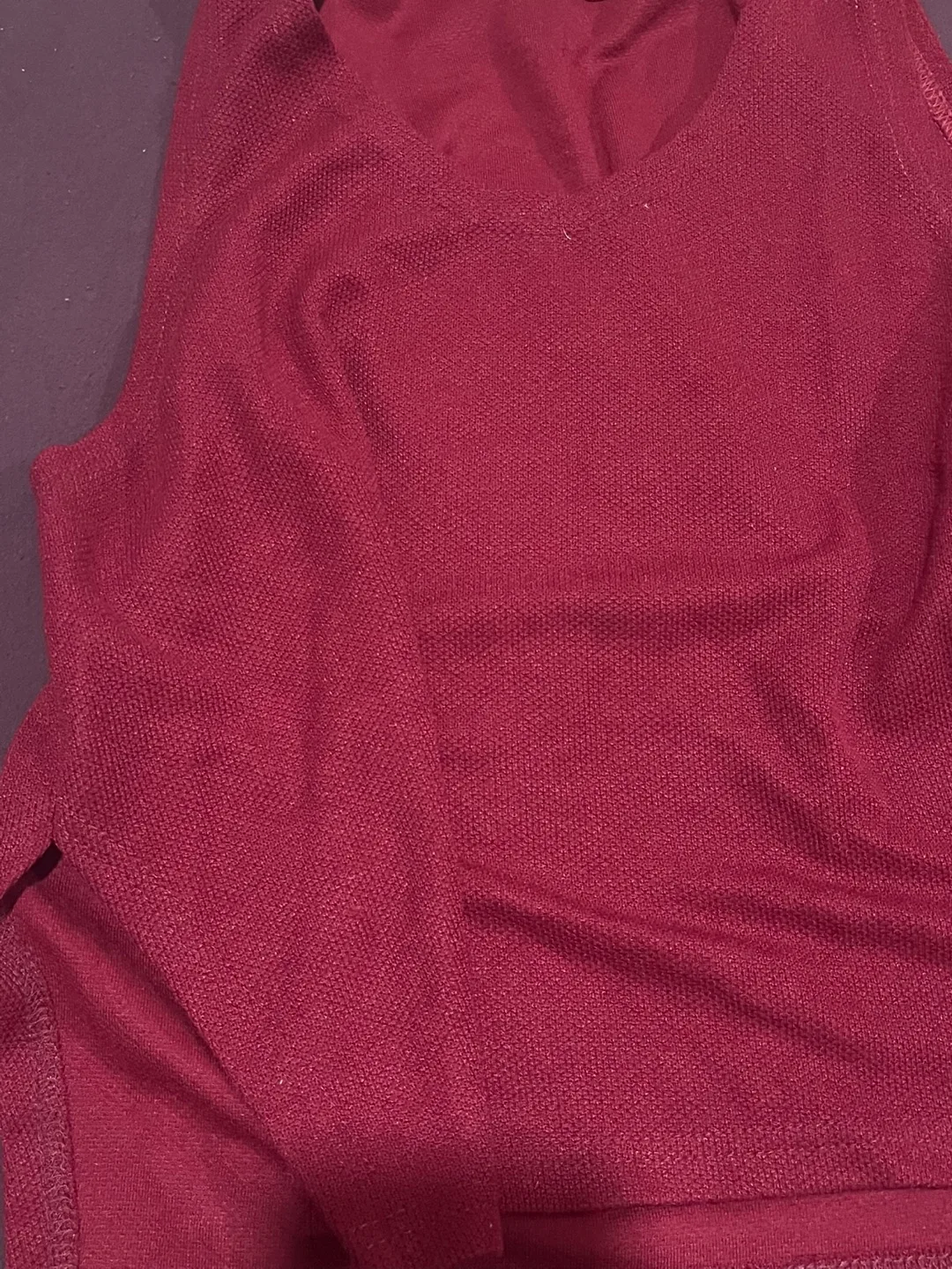 Burgundy sleeveless crop top image indicator(2)