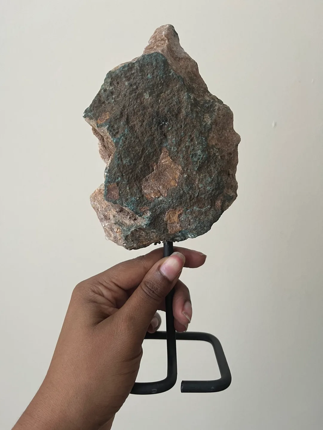 Crystal - Pink Amethyst on Stand image indicator(2)