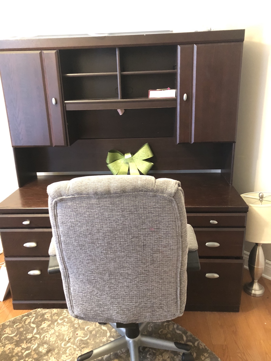 Desk - photo 2