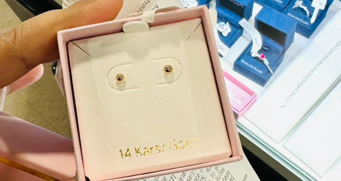 14 Karat Gold Stud Earrings thumbnail