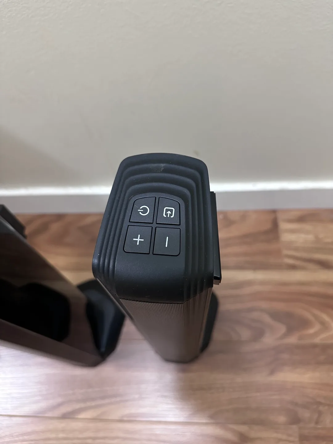 Ultimea Soundbar with built in Subwoofer image indicator(4)