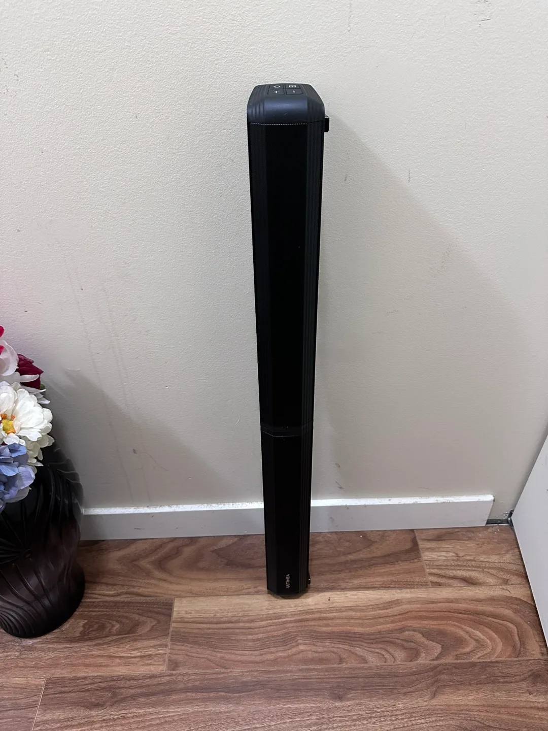 Ultimea Soundbar with built in Subwoofer image indicator(2)