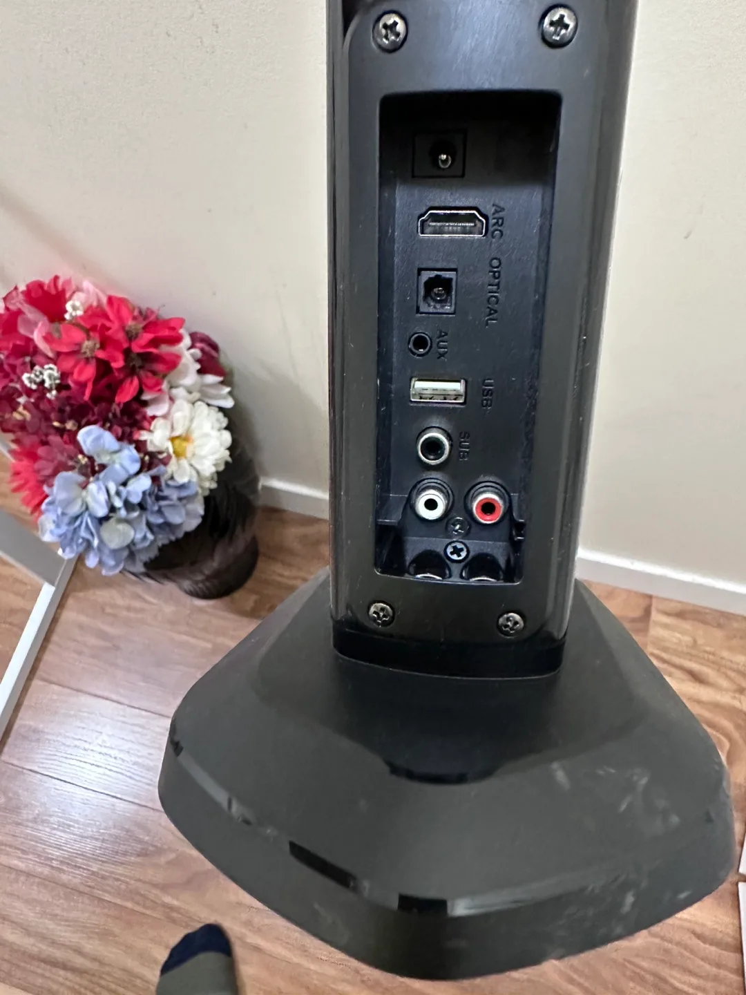 Ultimea Soundbar with built in Subwoofer image indicator(5)