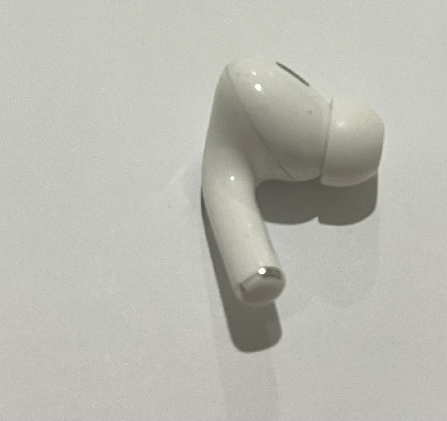 Apple Airpods Pro (Left Earbud Only) image indicator(2)