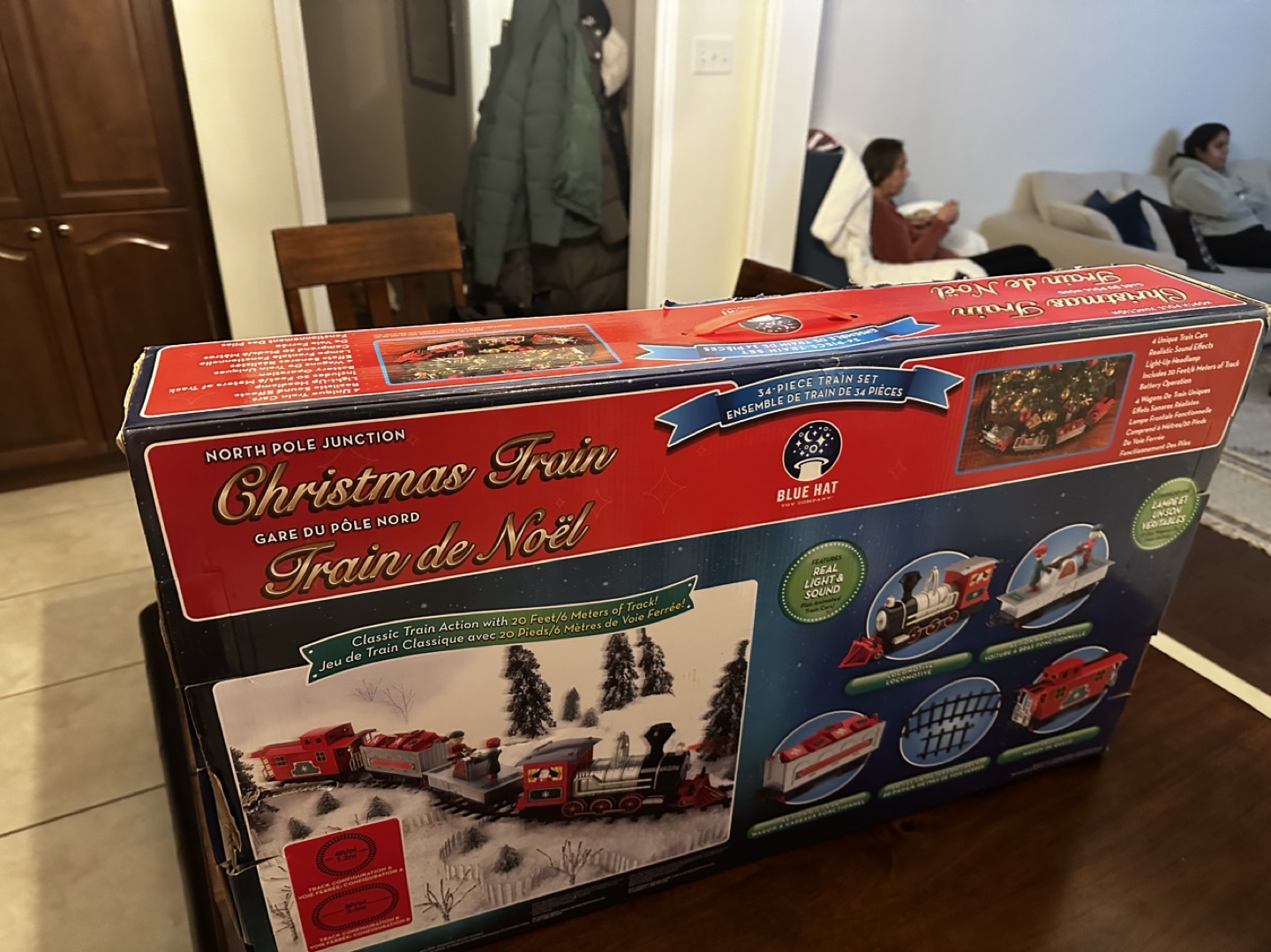 North factory Pole Junction Christmas Train - Classic Train Action With 20 Feet Of Track