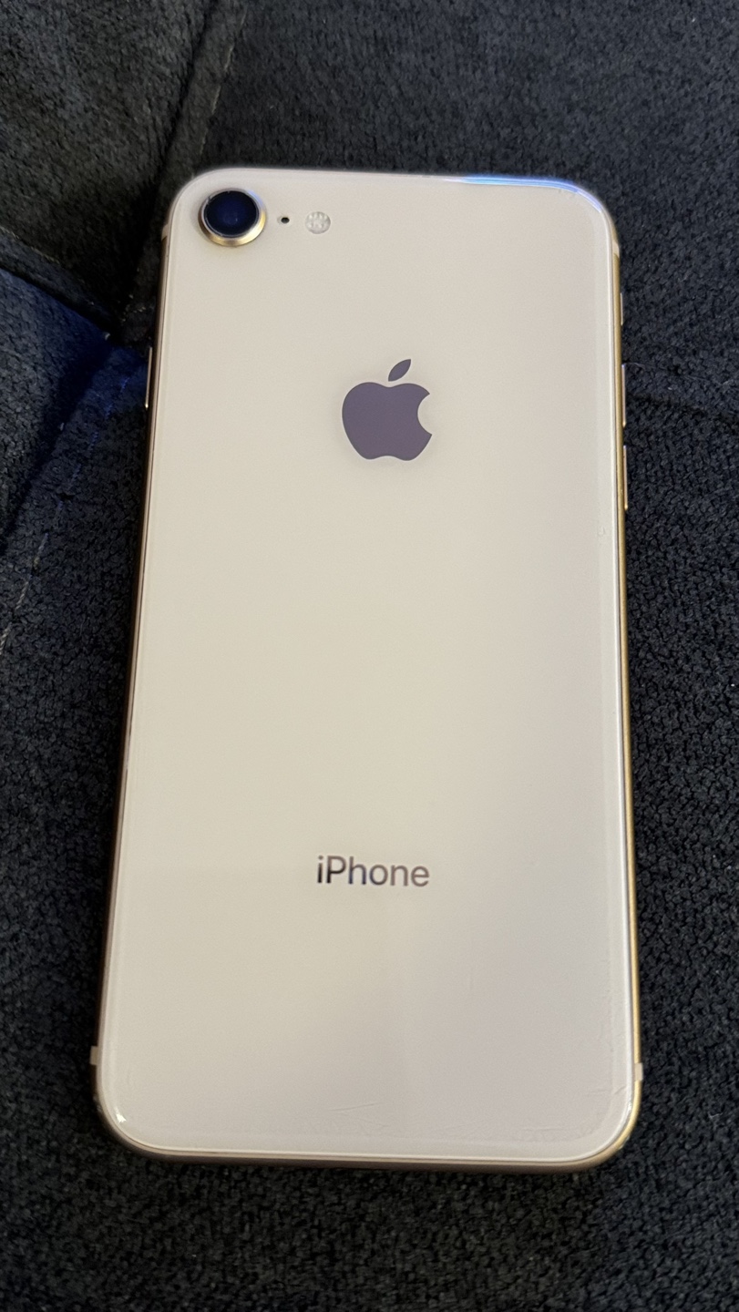 iPhone 8 - 64 GB in Gold color - photo 3