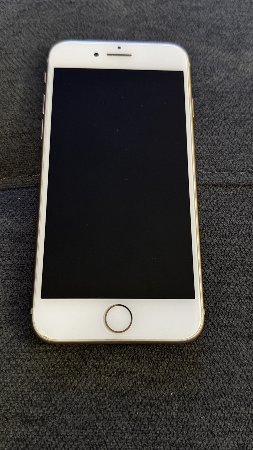 iPhone 8 - 64 GB in Gold color - photo 2
