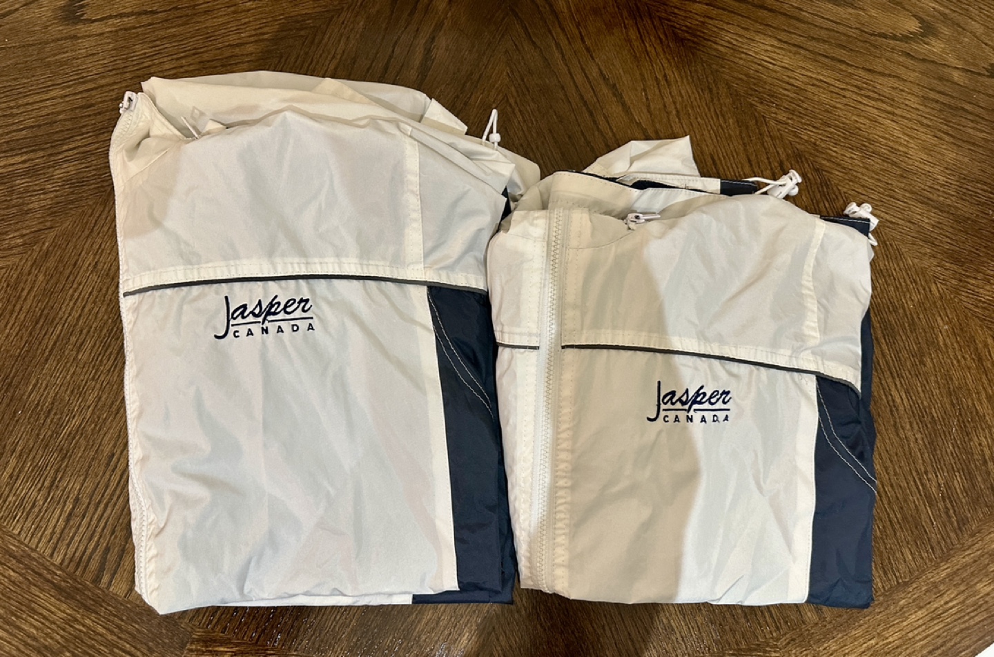 Matching Jasper Canada White windbreaker/ jacket