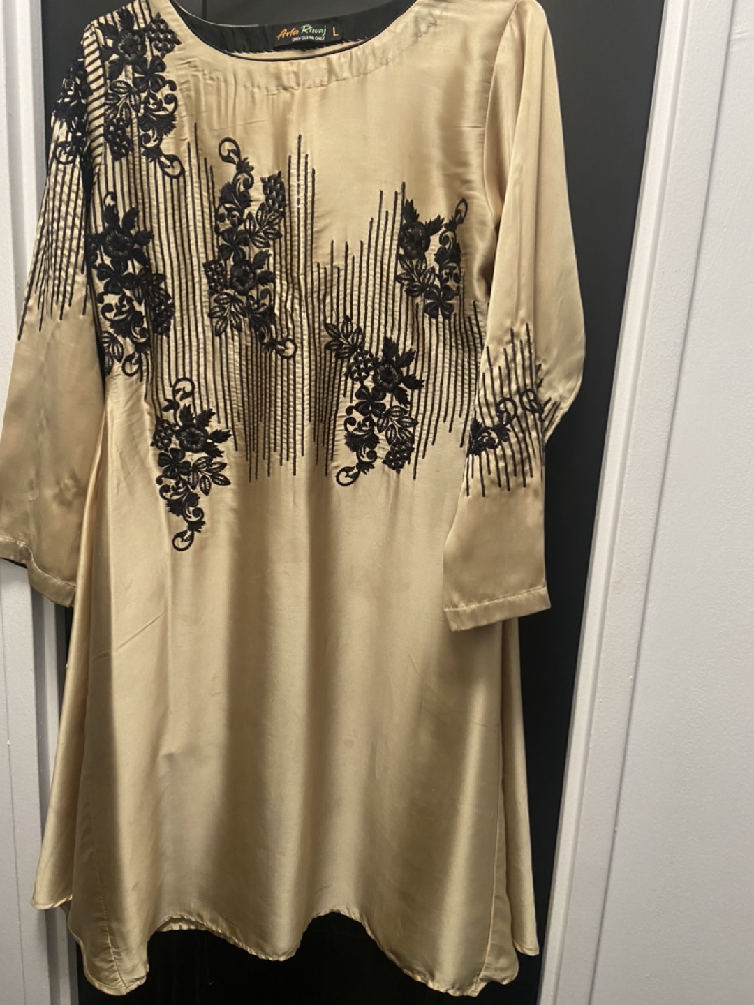 Beige and Black Embroidered Kurta - photo 3