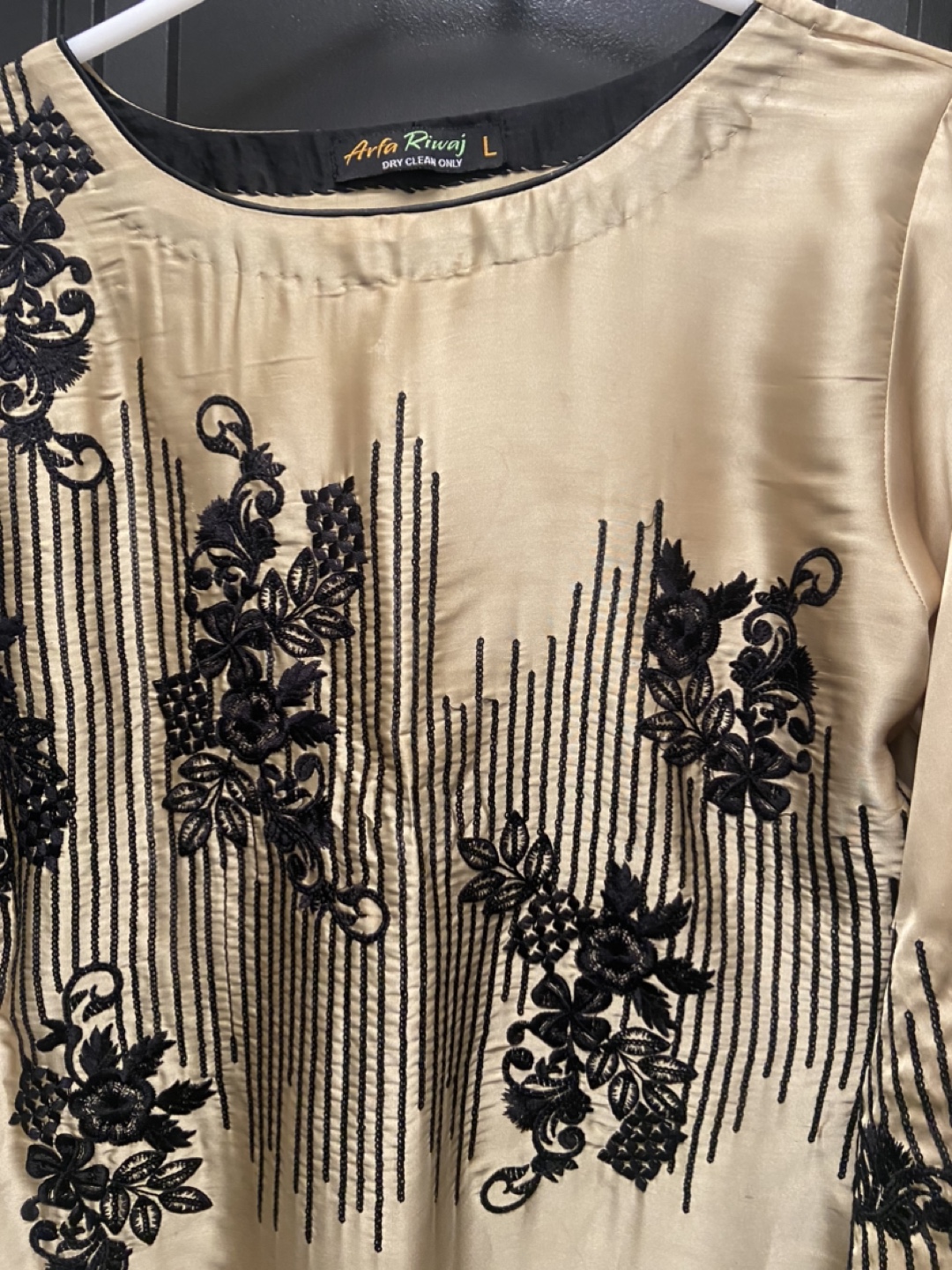 Beige and Black Embroidered Kurta - photo 2