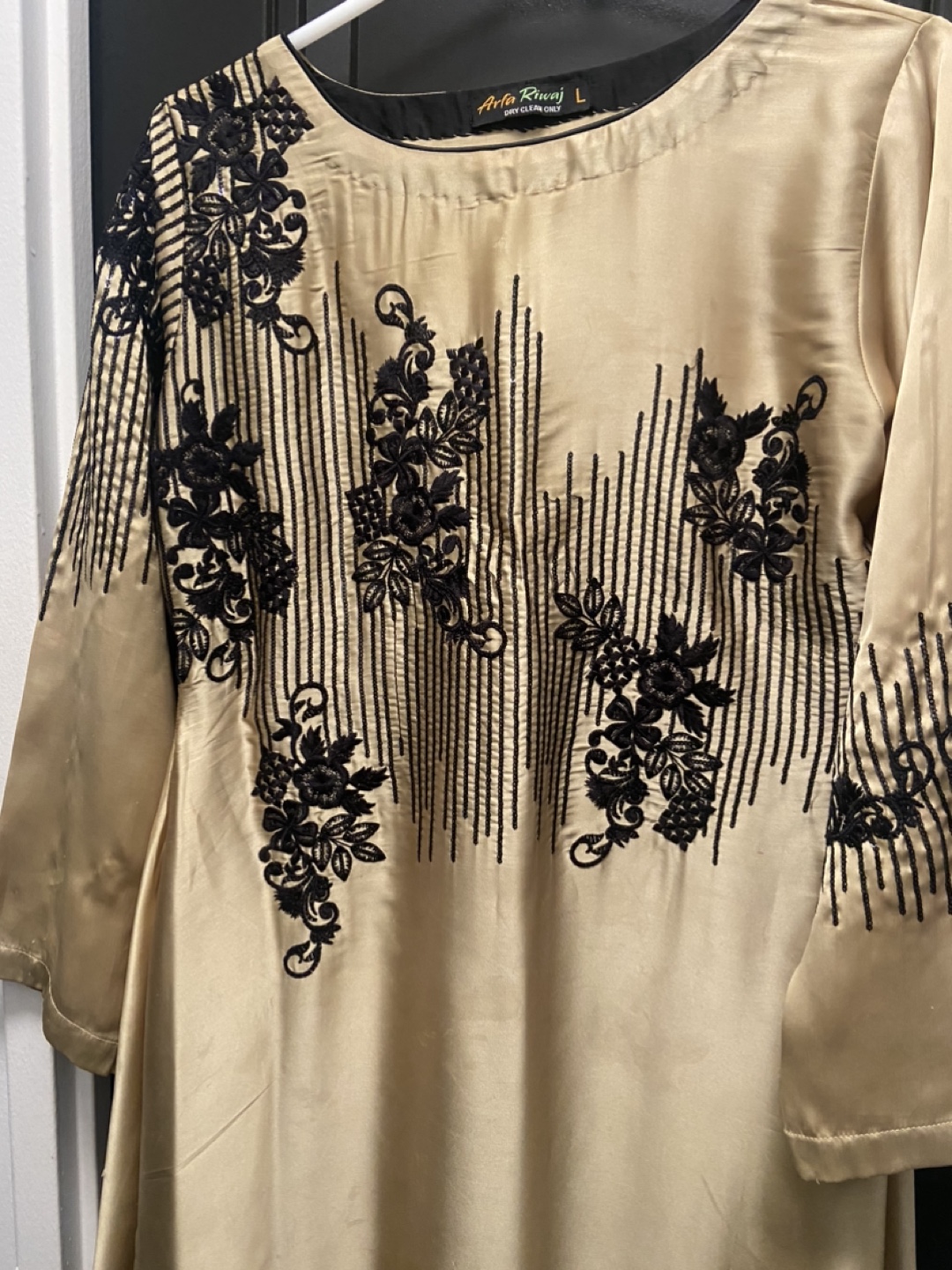 Beige and Black Embroidered Kurta - photo 4
