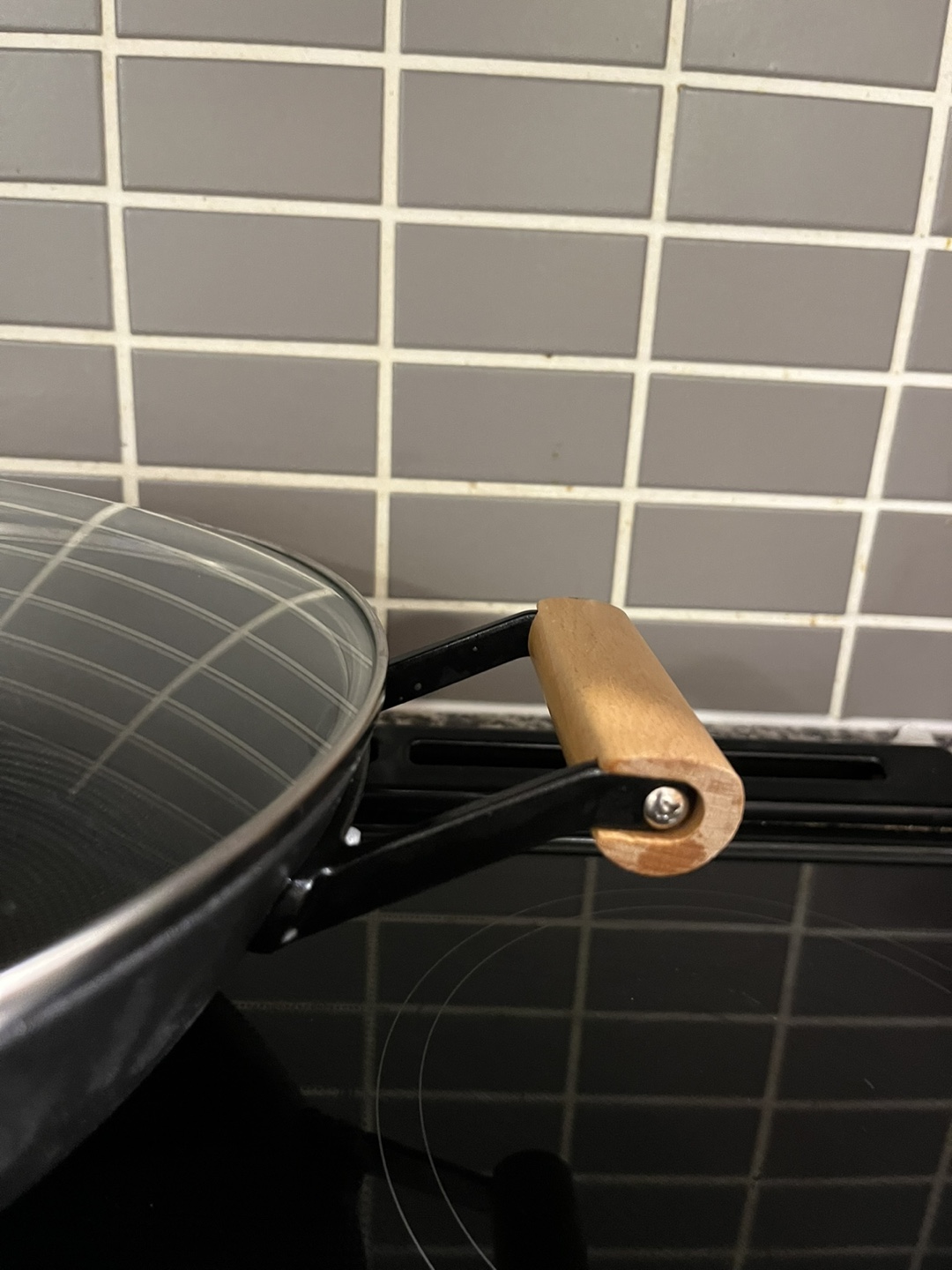 Classic Cast Iron Wok Stir Fry Pan,Non-Stick, Black with lid - photo 2