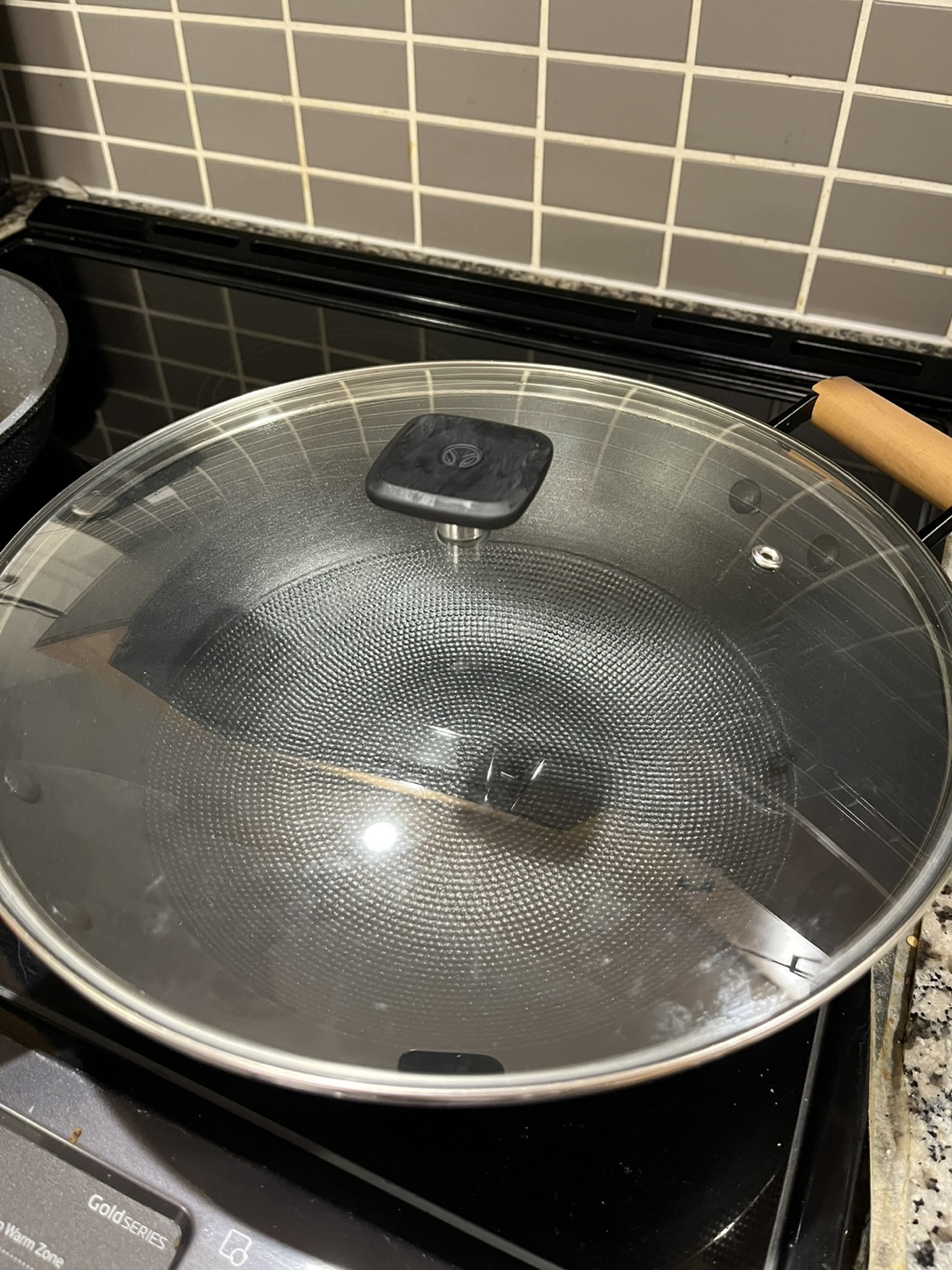 Classic Cast Iron Wok Stir Fry Pan,Non-Stick, Black with lid - photo 4