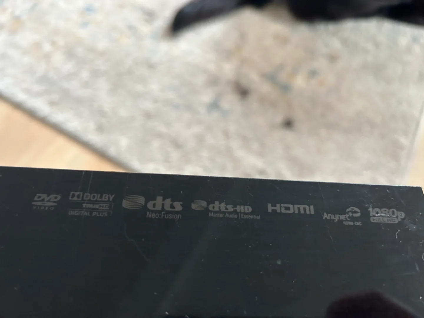 Insignia 46” + Samsung 3D Blu Ray + Surround Sound image indicator(8)