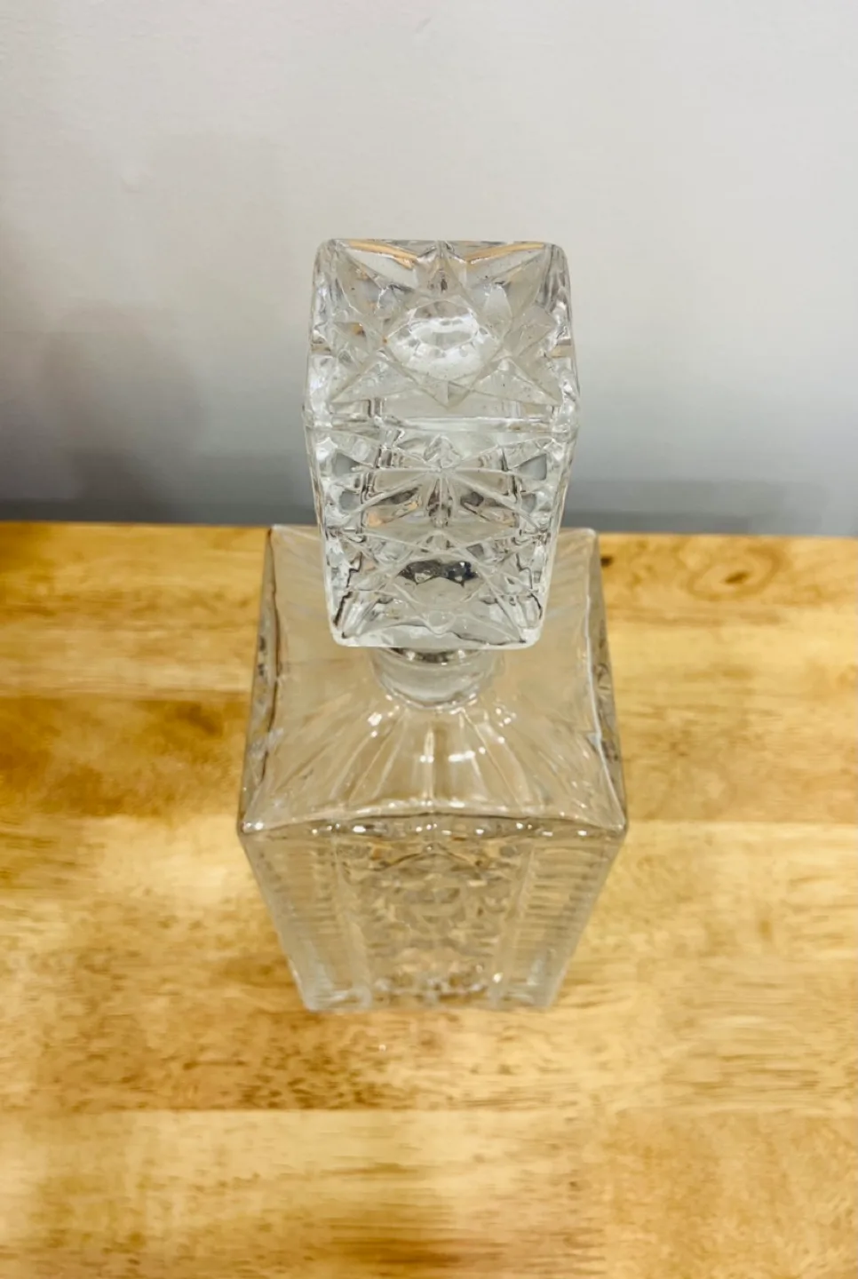 Vintage Crystal Whiskey Decante with Stopper image indicator(2)