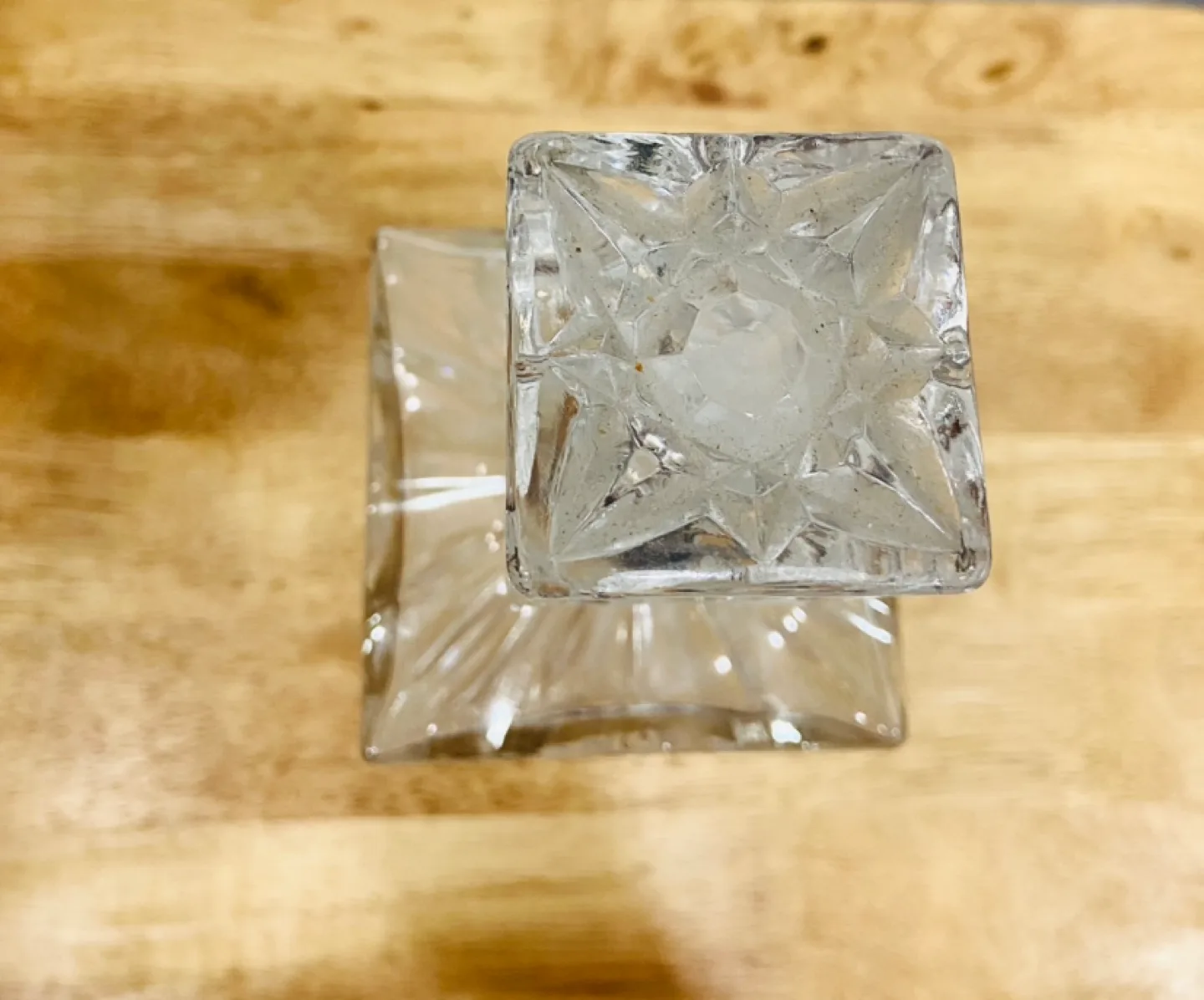 Vintage Crystal Whiskey Decante with Stopper image indicator(3)