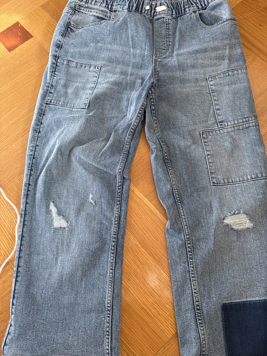 XL Light Wash Distressed Jeans