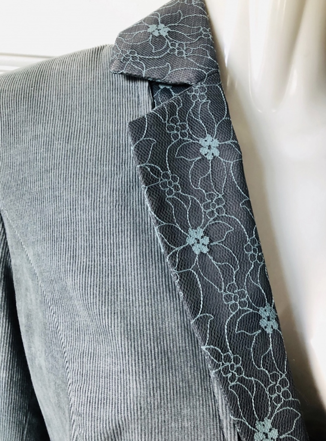 Emporio Armani corduroy jacket/blazer size 8 - photo 3