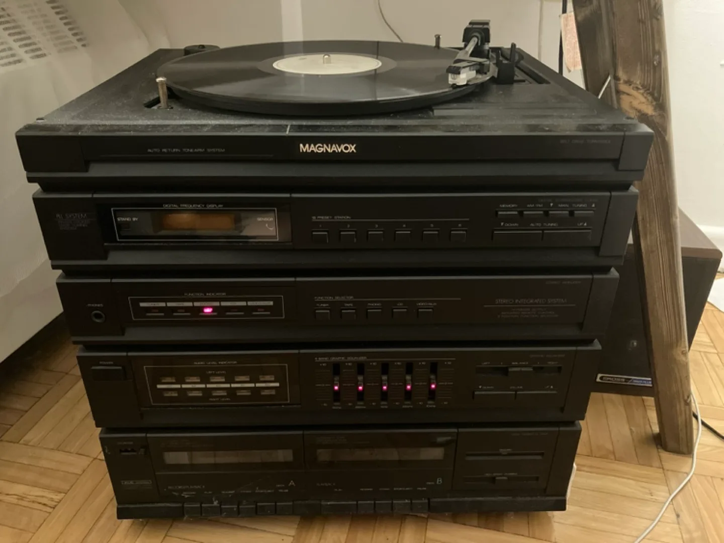 Magnavox Vintage Stereo System image indicator(2)