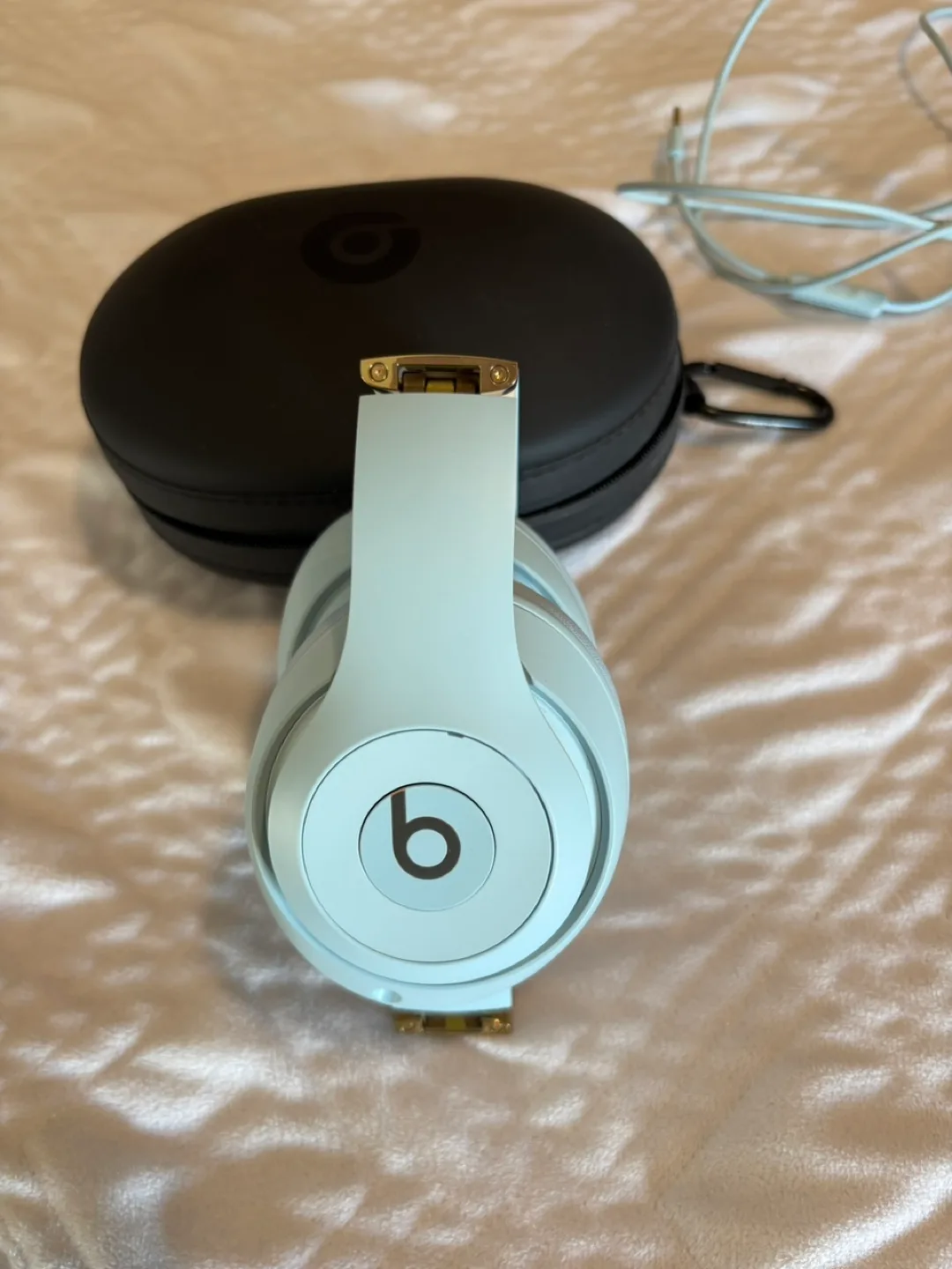 Beats Studio3 Wireless Headphones - Light Blue image indicator(6)