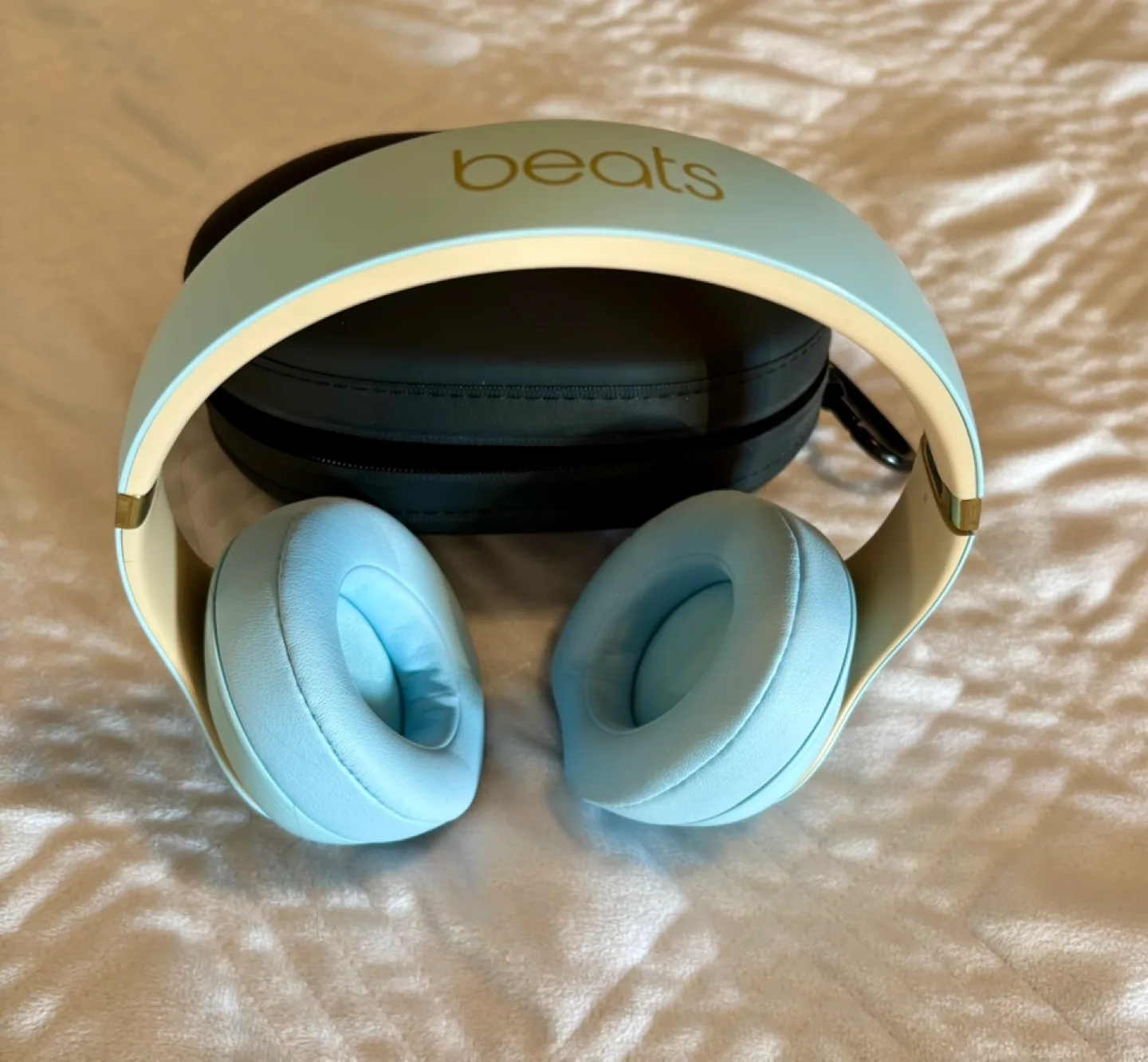 Beats Studio3 Wireless Headphones - Light Blue image indicator(2)