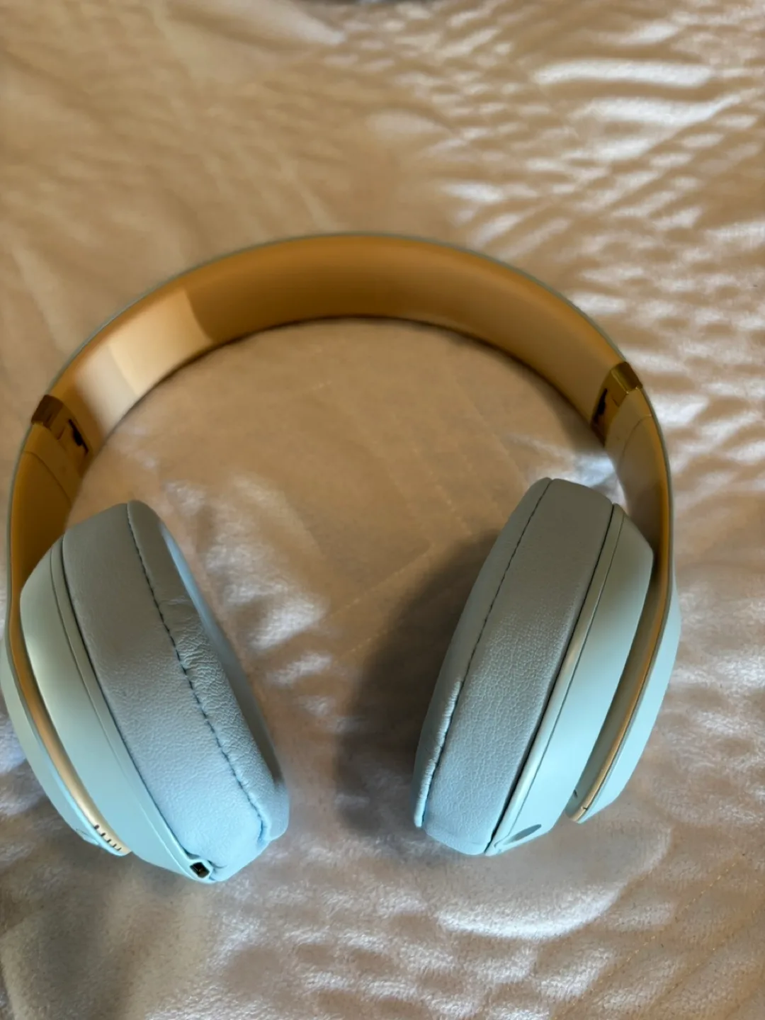 Beats Studio3 Wireless Headphones - Light Blue image indicator(7)