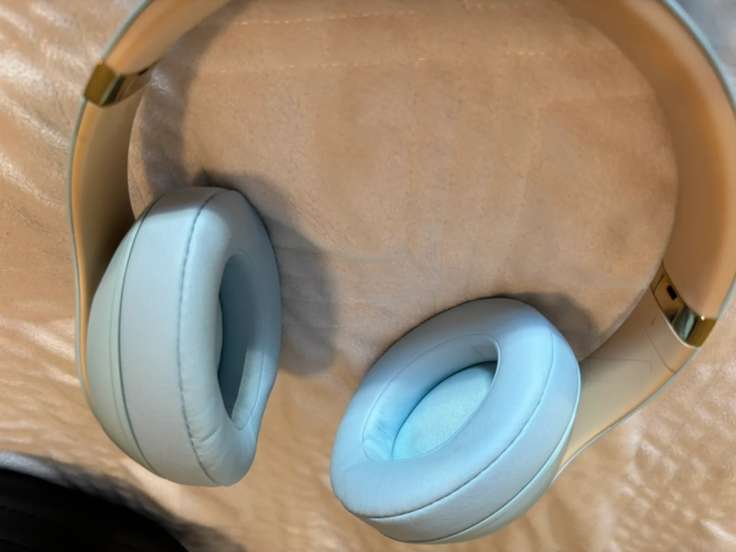 Beats Studio3 Wireless Headphones - Light Blue image indicator(10)