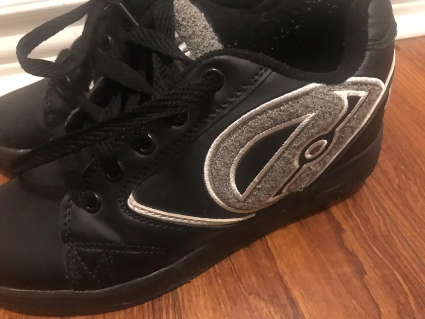 Heelys Shoes with Skates wheels image indicator(3)