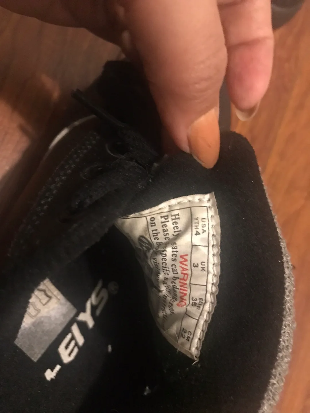 Heelys Shoes with Skates wheels image indicator(6)