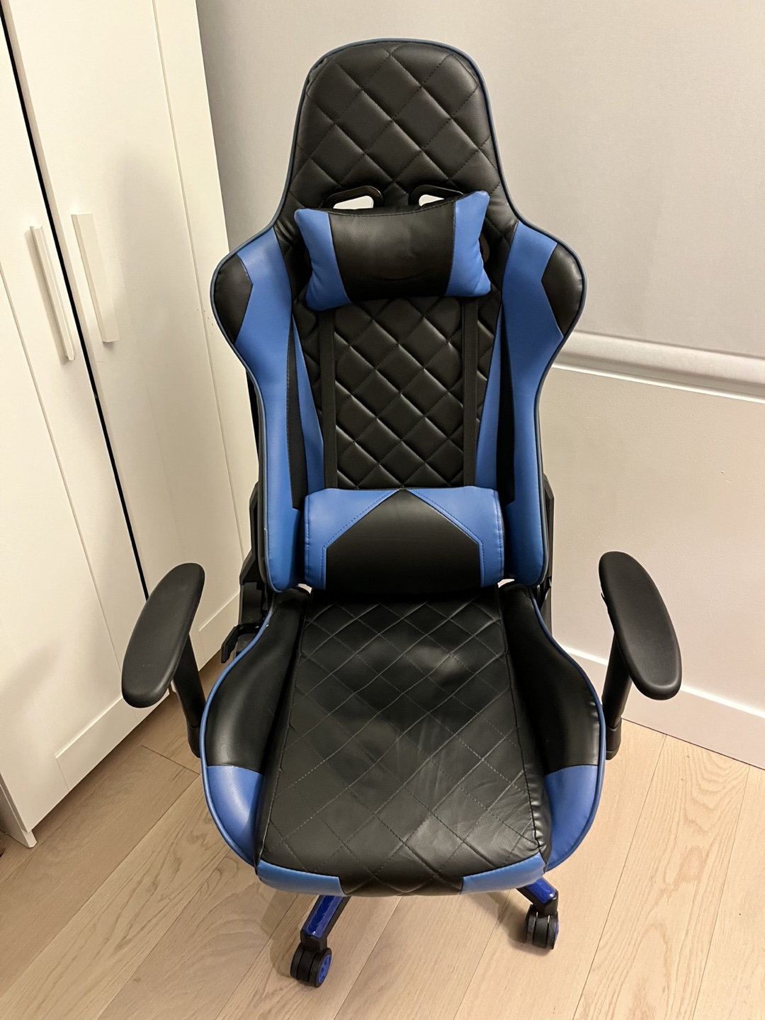 Gaming Chair with Headrest and Lumbar Support