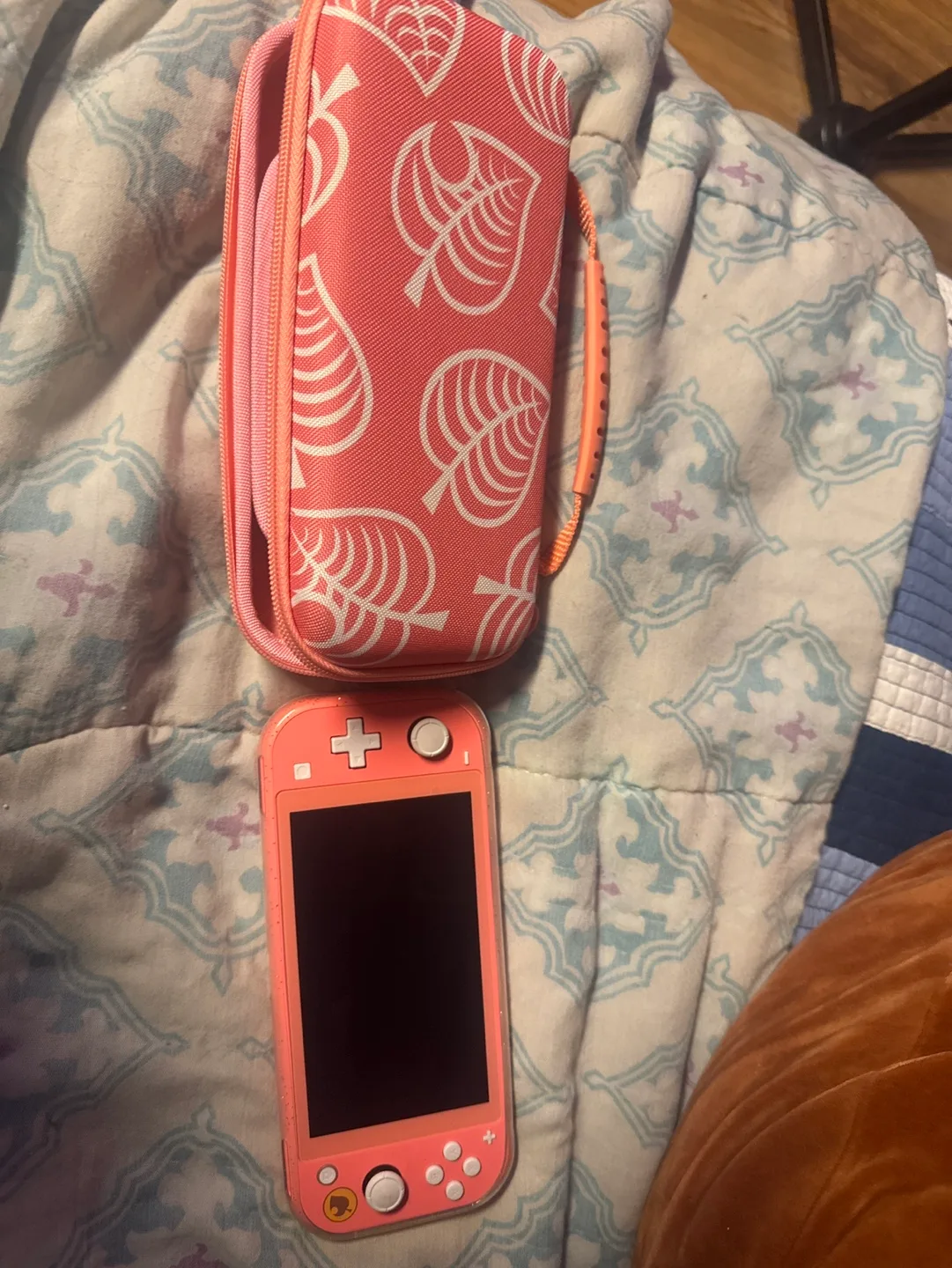 Nintendo Switch Lite Animal Crossing Edition image indicator(3)