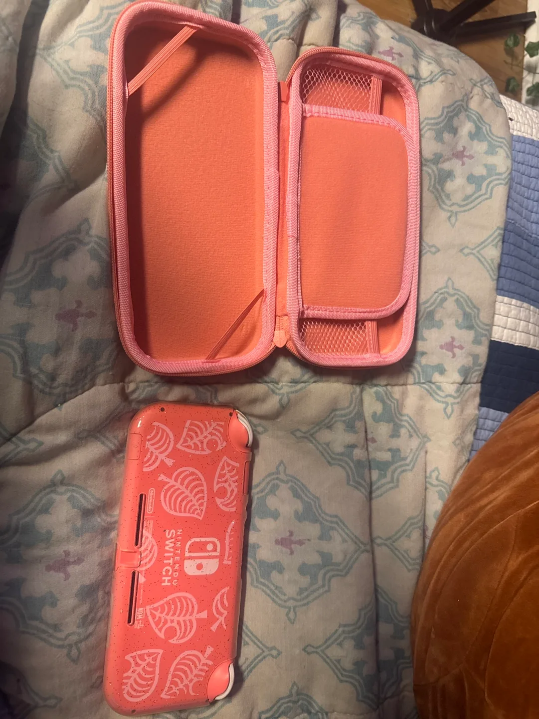 Nintendo Switch Lite Animal Crossing Edition image indicator(2)