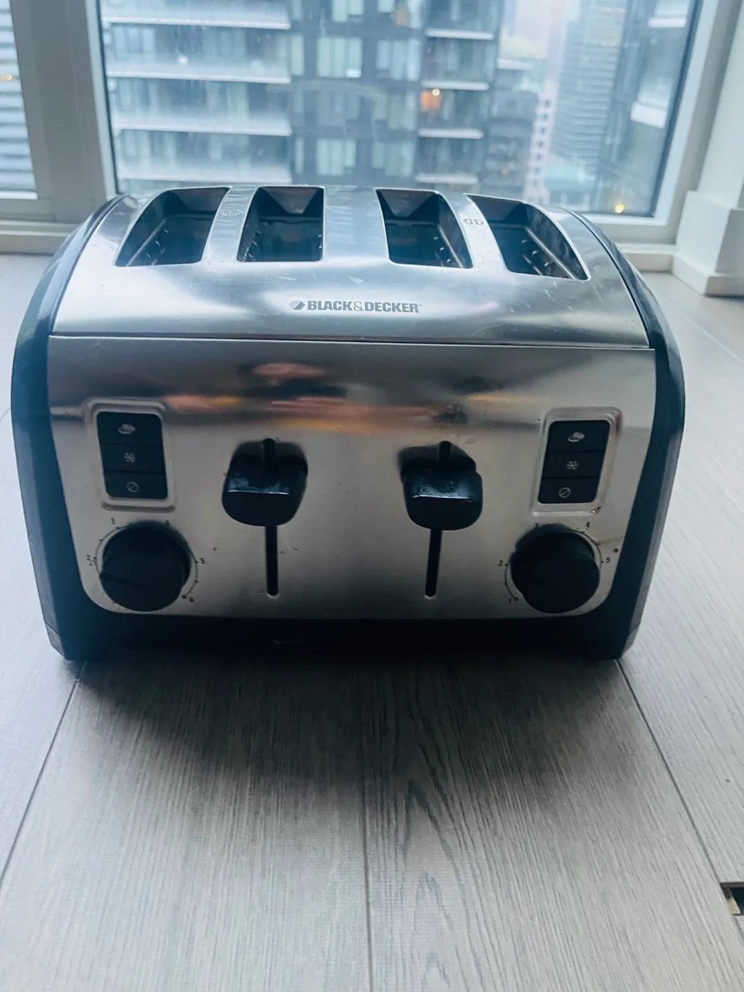 Black+Decker 4-Slice Toaster thumbnail