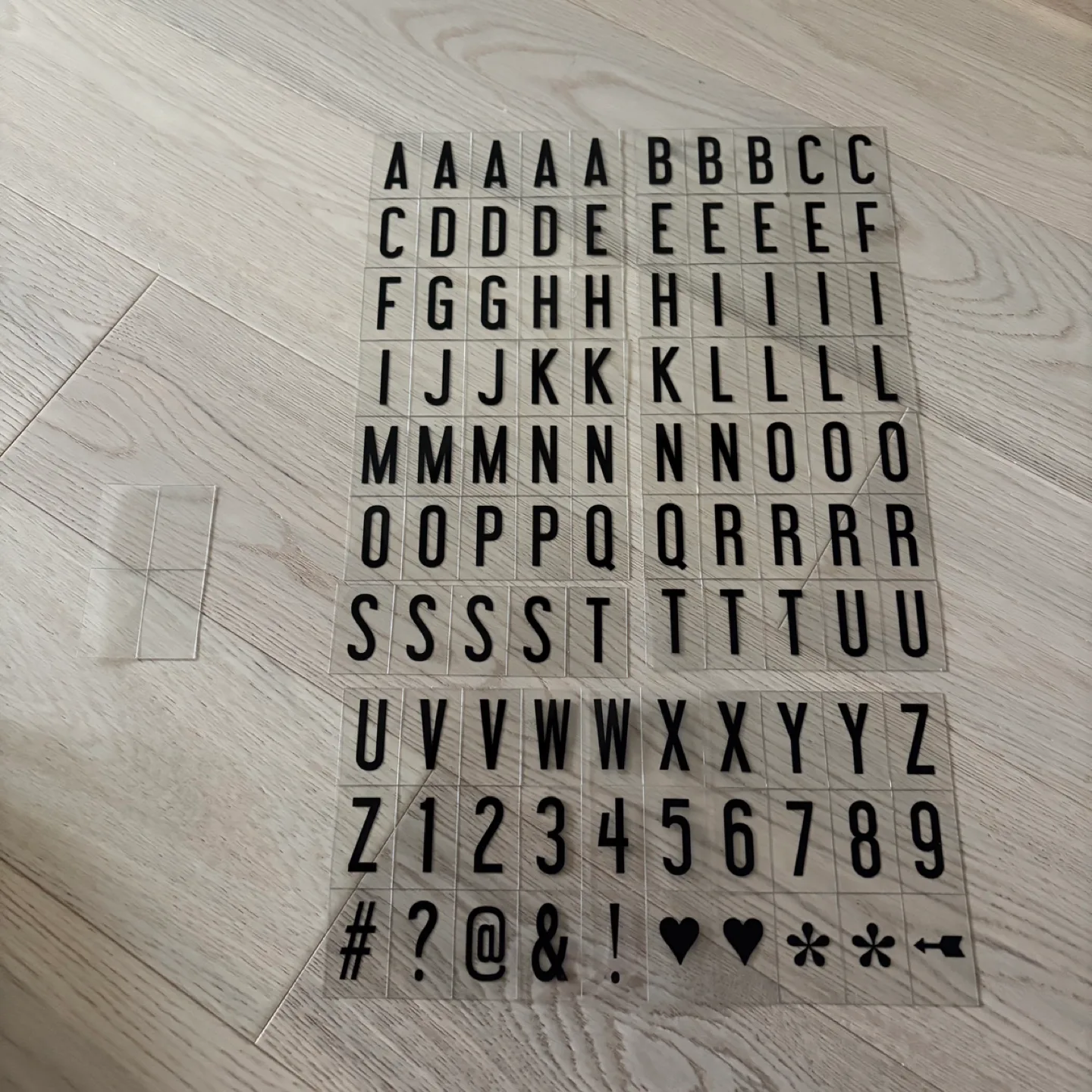 Indigo - Mini LED Lightbox with Letters - New but opened image indicator(7)