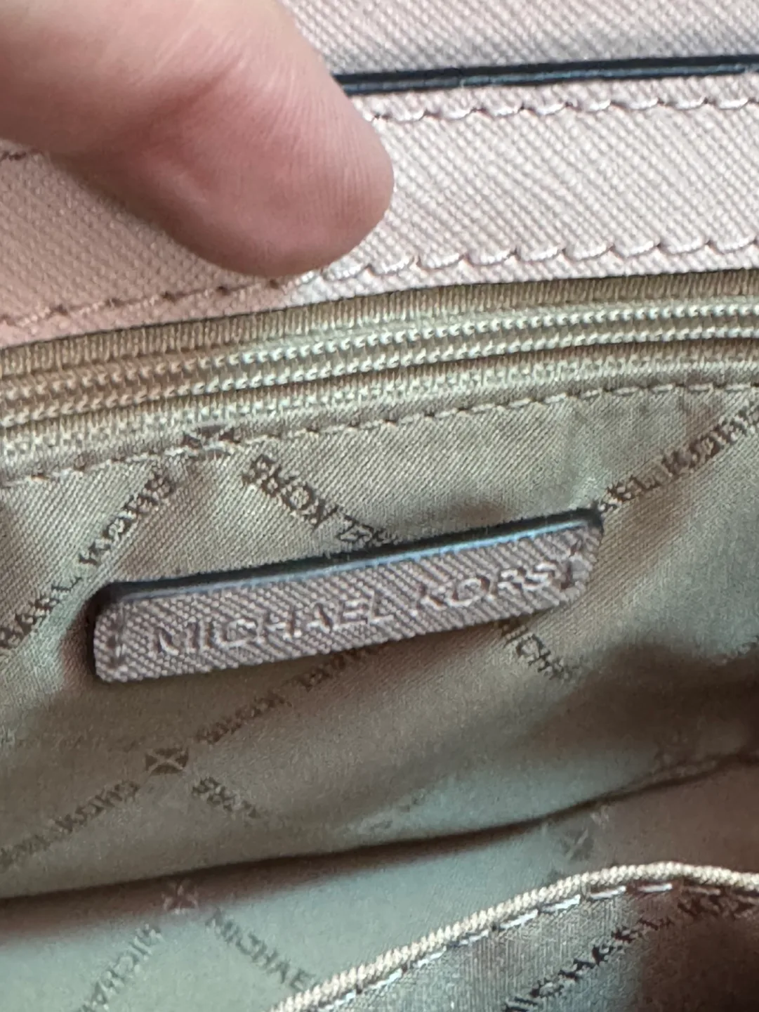 Michael Kors Small Chain Bag image indicator(3)