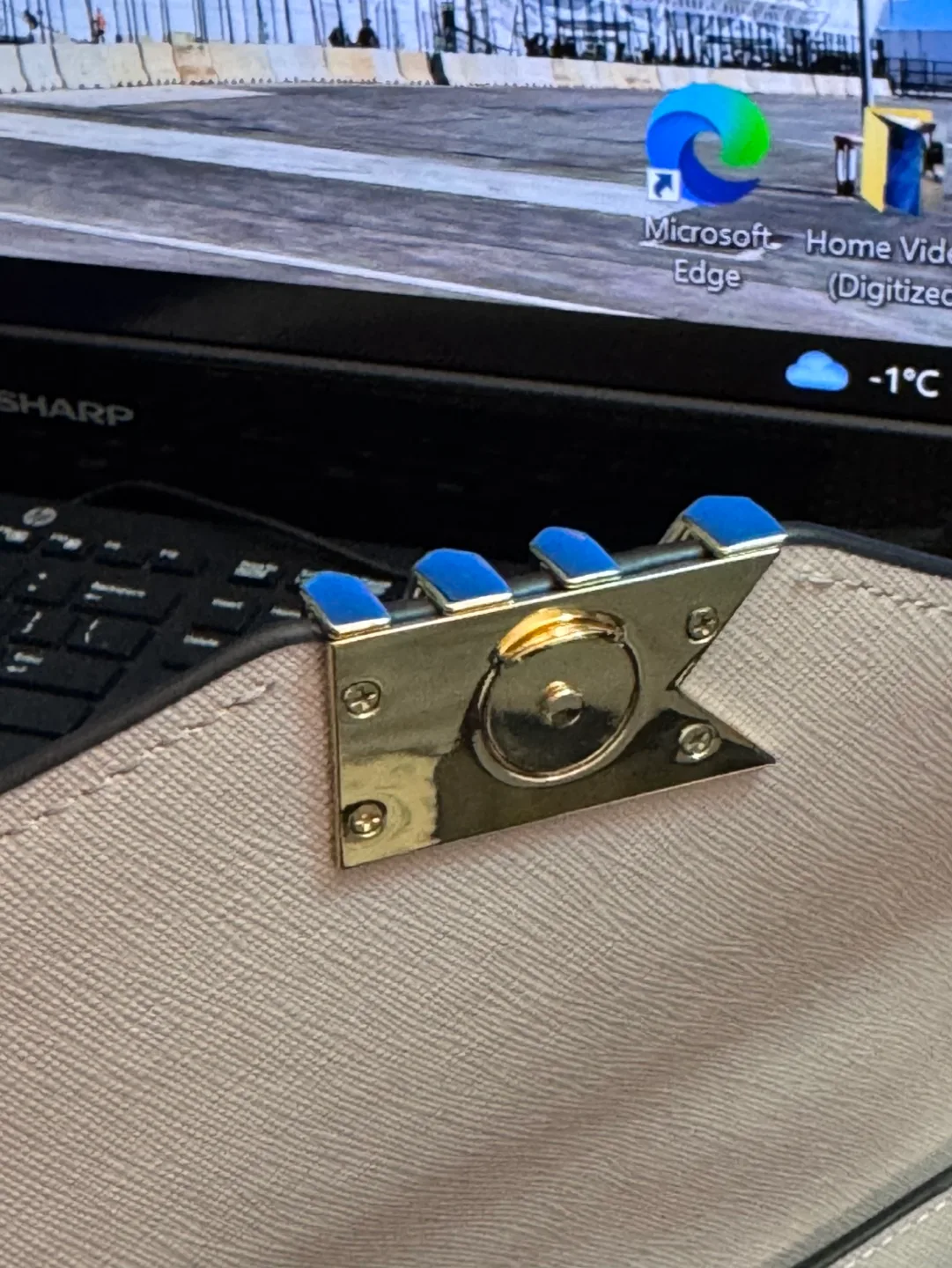 Michael Kors Small Chain Bag image indicator(9)