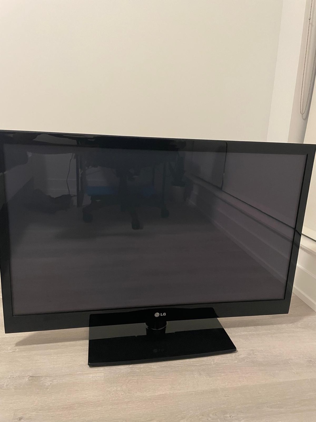 LG 42 Inch full HD LCD TV - photo 5