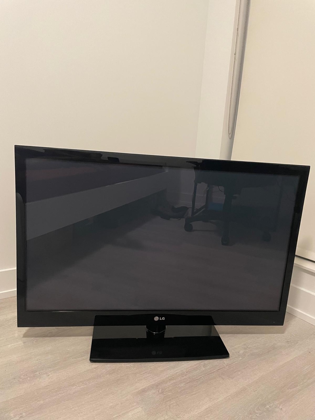 LG 42 Inch full HD LCD TV