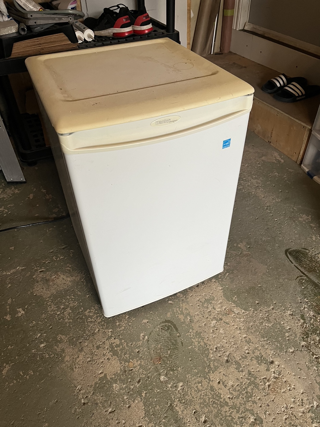 Danby Designer 2.5 Litre Compact Refrigerator - photo 2