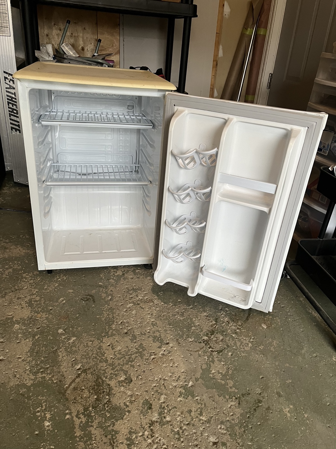 Danby Designer 2.5 Litre Compact Refrigerator - photo 5