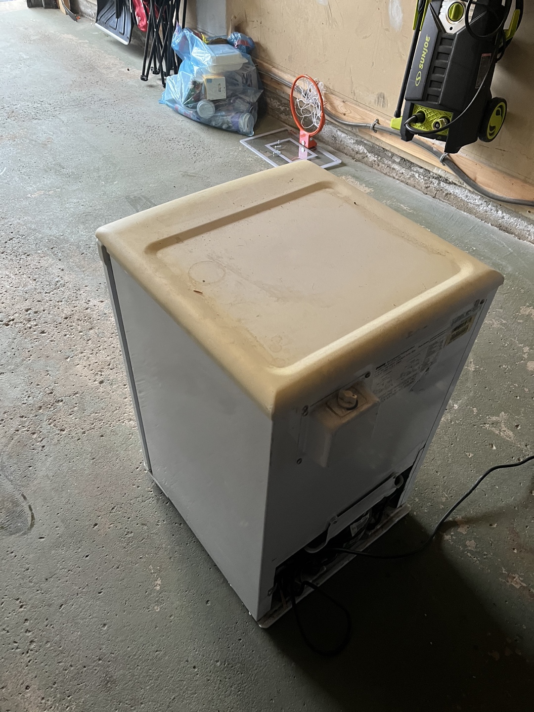 Danby Designer 2.5 Litre Compact Refrigerator - photo 3